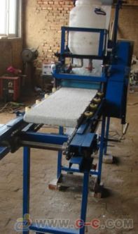 珍珠巖防火門芯板粘布機優缺點淺析